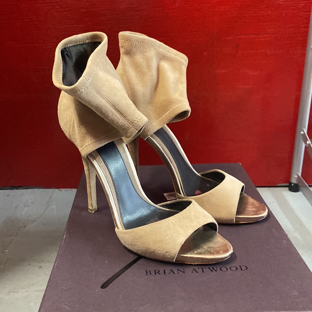 B Brian Atwood BFCORRENS | Size 8